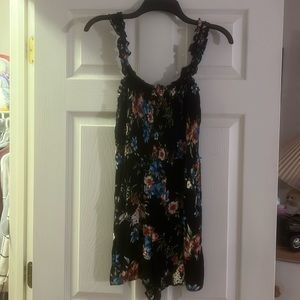 Floral romper with pockets!